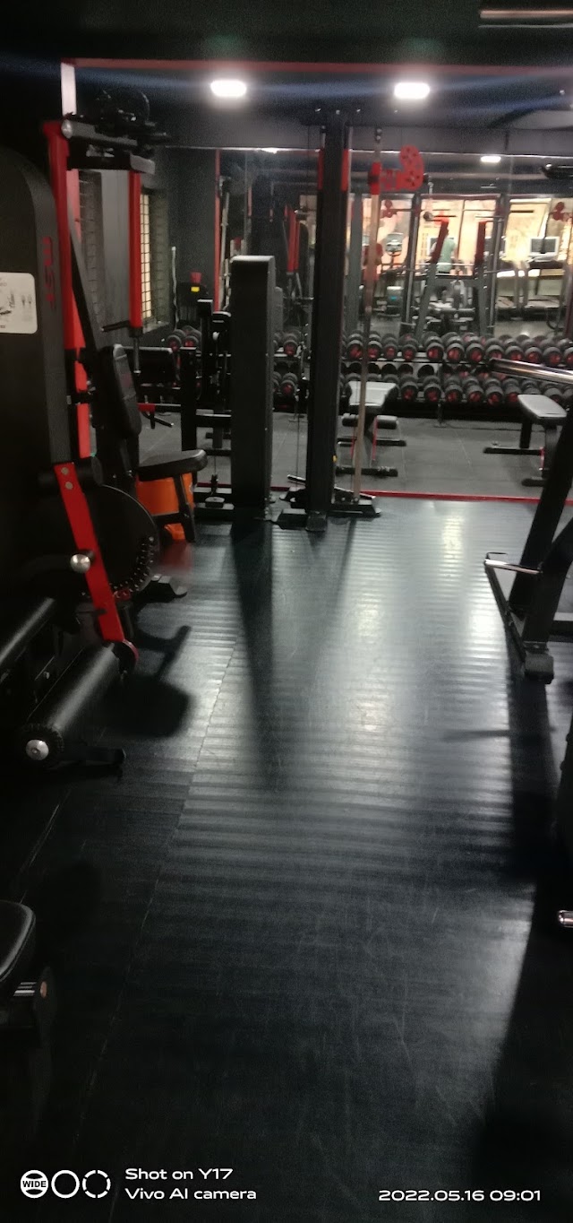 PERSONAL FITNESS TRAINER